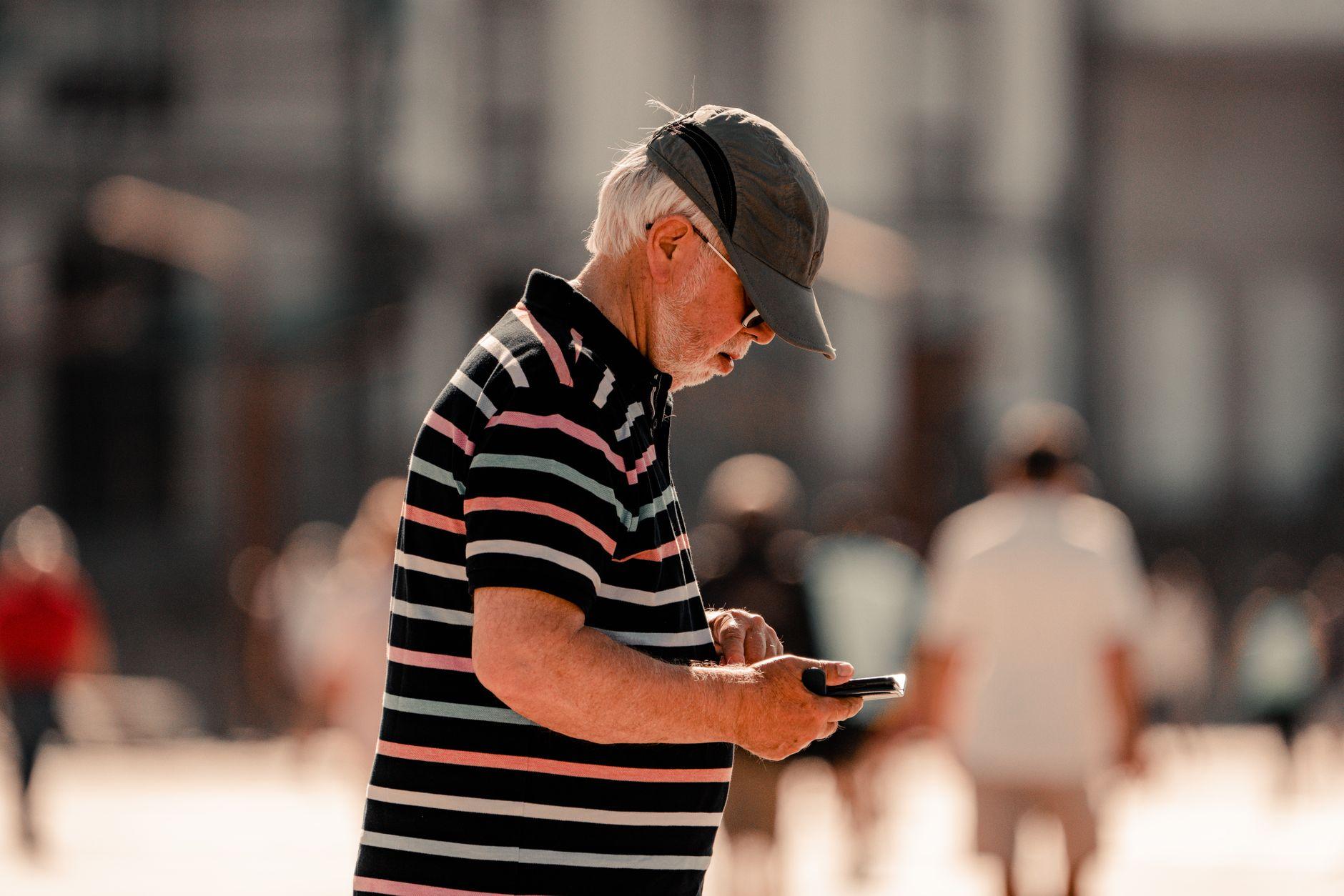 60代から翻訳を在宅で始める｜未経験からの始め方と収入の目安 2026