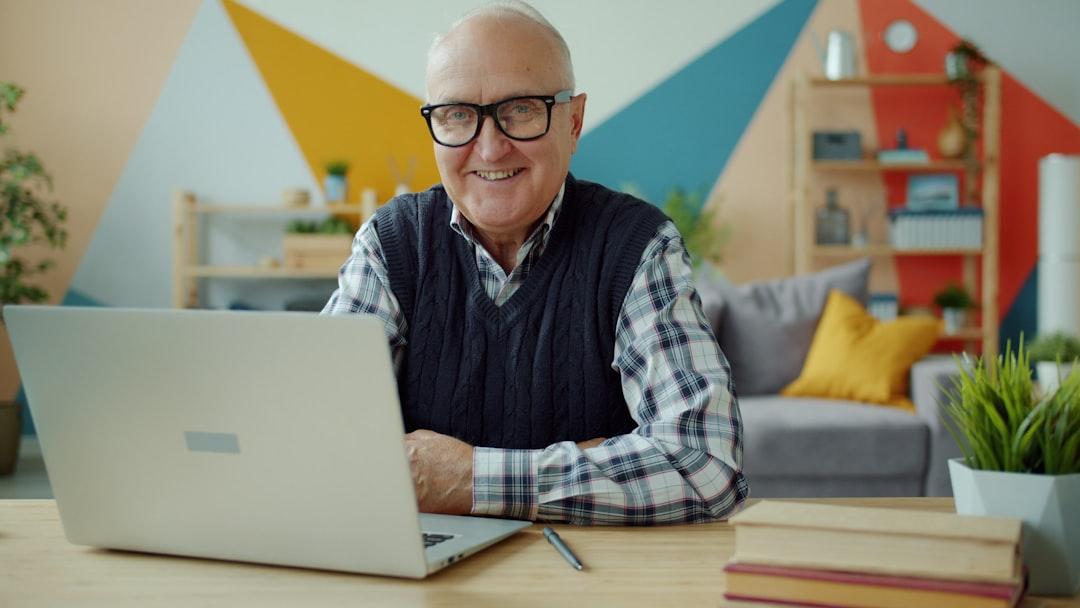 60代から動画編集を在宅で始める｜未経験からの始め方と収入の目安 2026