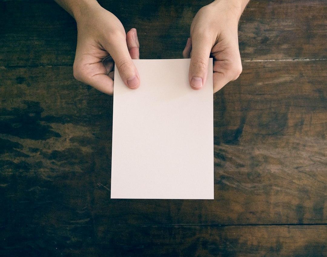 匿名アンケートを作成する手順と、回答者が特定されないための設定