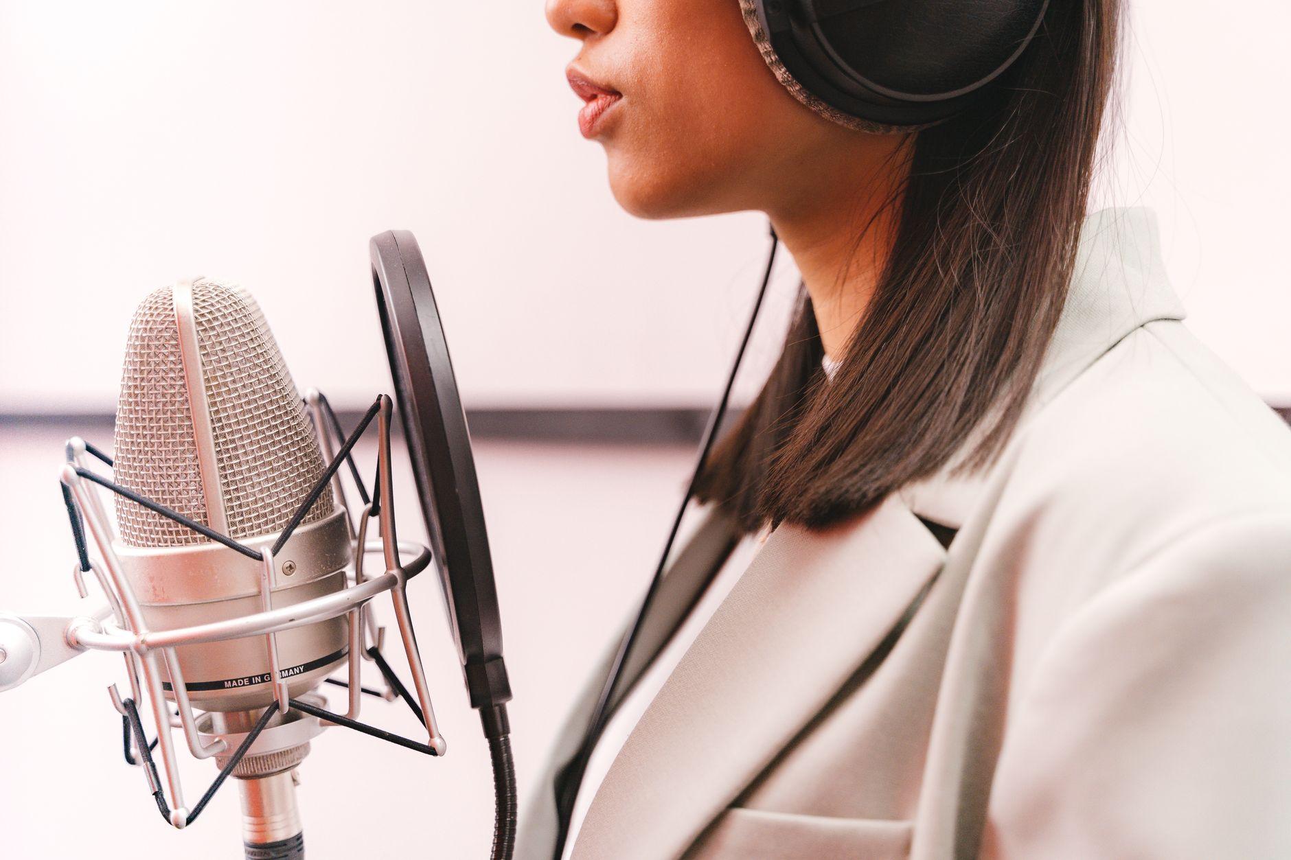Audibleのナレーターに応募する方法｜必要な機材と審査の流れ 2026
