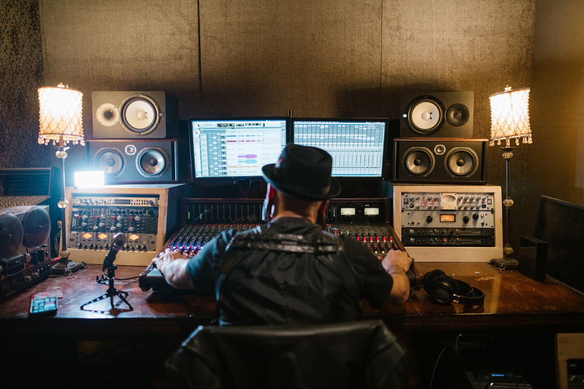AudioStock 音源販売 副業 2026｜効果音・BGMを売る始め方と稼ぎ方