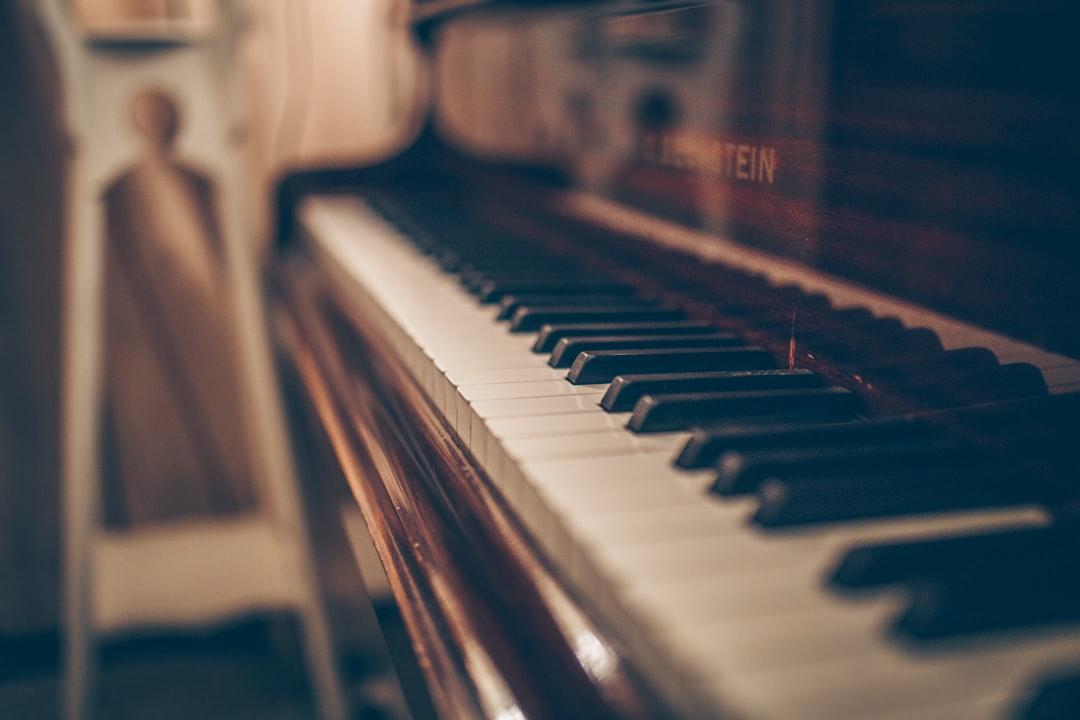 BGM制作を1曲だけ依頼する費用｜用途別の相場と権利の確認事項 2026