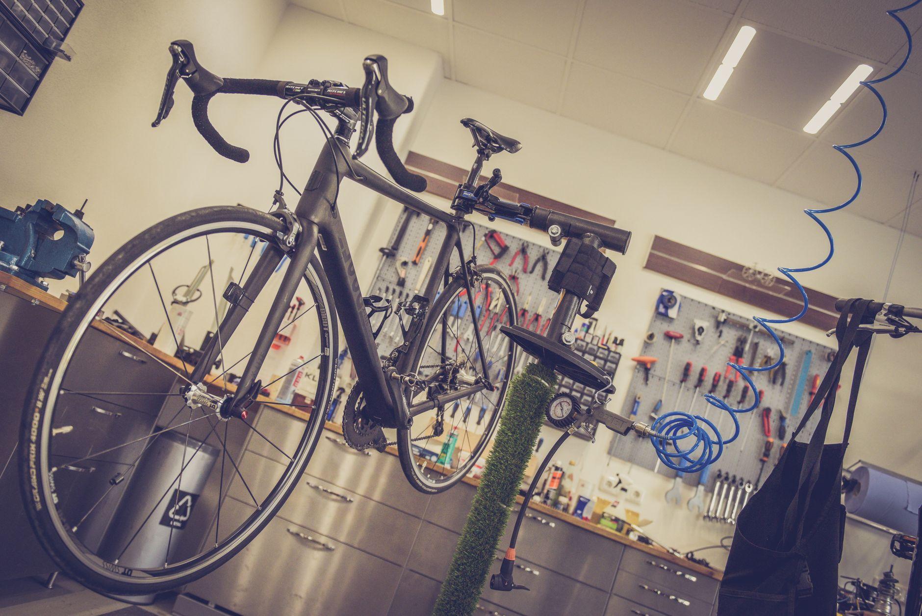 自転車修理店の予約と整備履歴を自動化するAIツールの選び方｜費用と導入の比較 2026