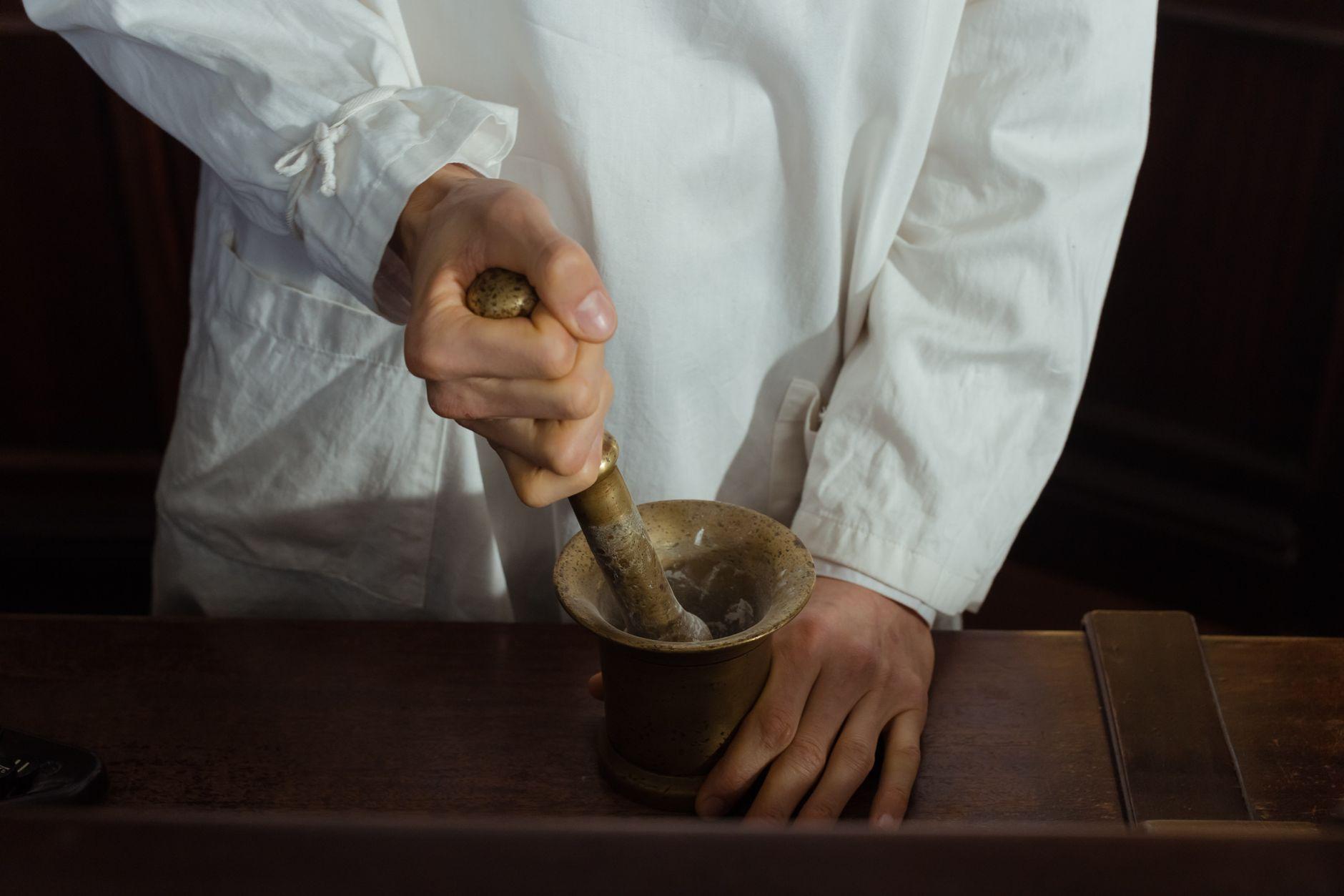 病院の薬剤部の夜勤という時間｜人員体制と、体を慣らしていく順番