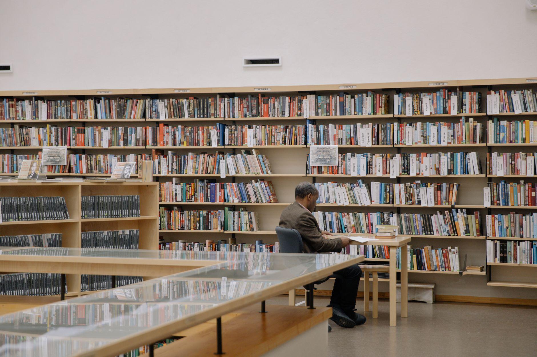 介護職が本業を続けたまま副業を持つには｜制度と時間の作り方【2026年版】