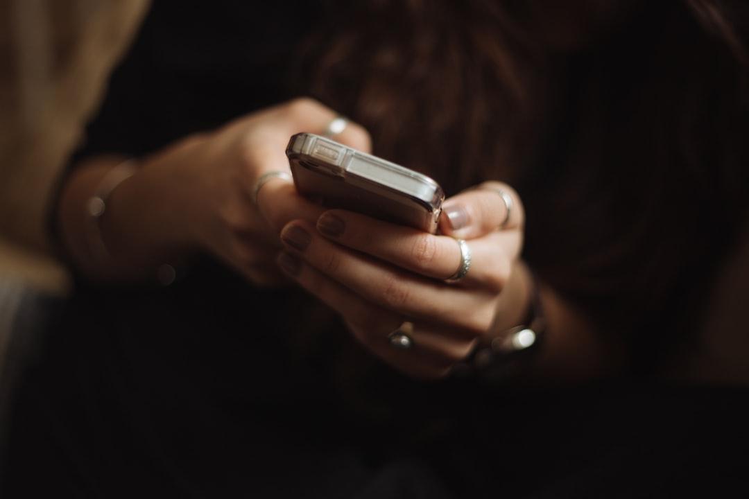 キャリア相談の副業はスマホで受けられても議事録作成でPCが要る