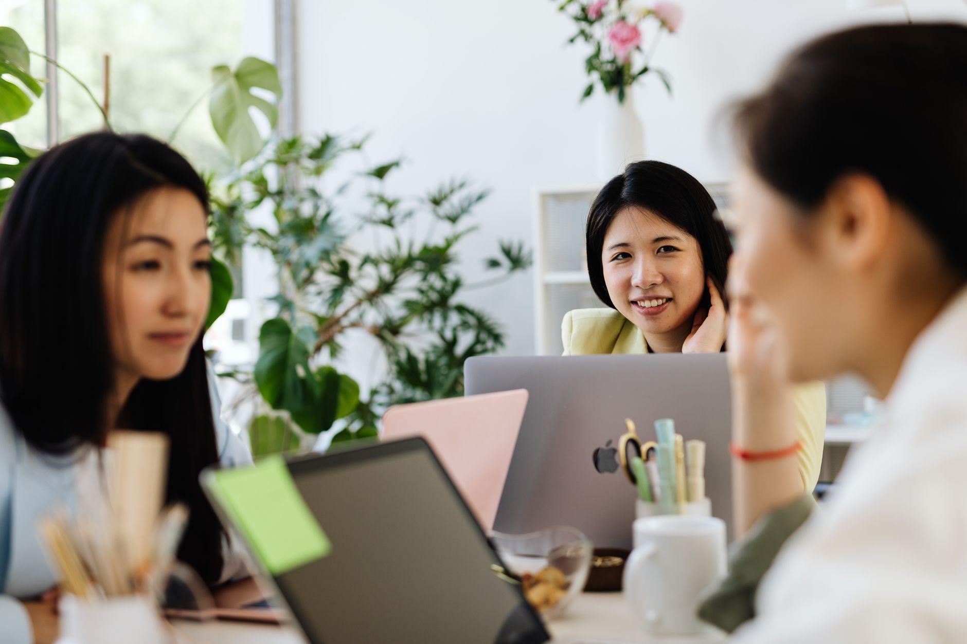 Chatworkの料金プランの違いと、無料のまま使える範囲の見極め方