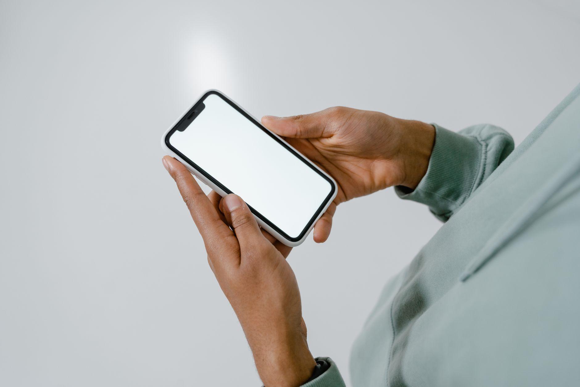 商業空間デザインはスマホだけで可能か｜CADはPCが必要な理由