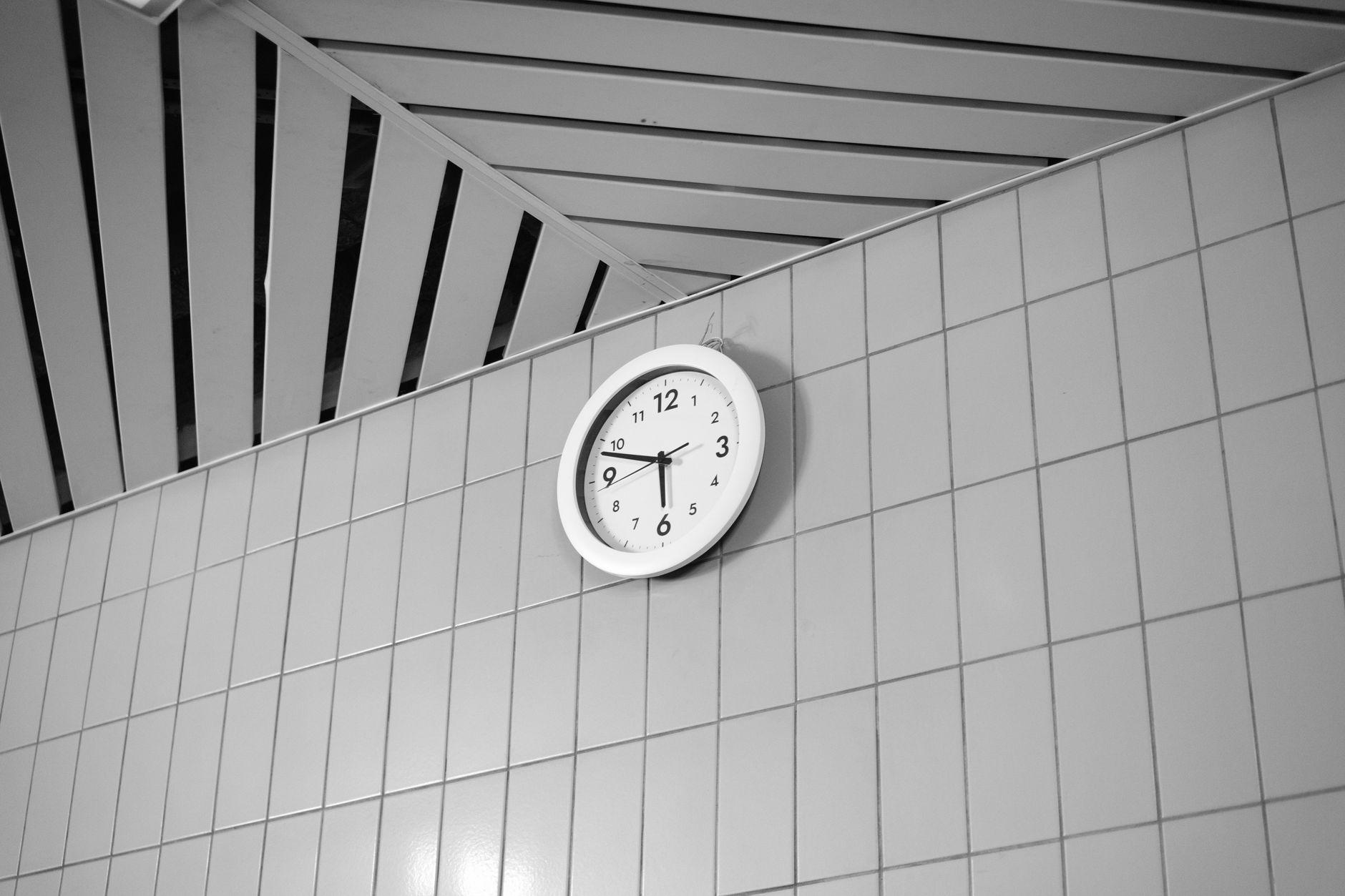 業務委託なのに始業時刻と休憩が決められている｜勤怠管理される委託の危険信号