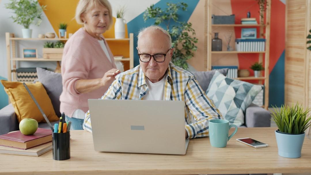 50代60代からのカスタマーサポートで、クレーム対応の経験が効く場面