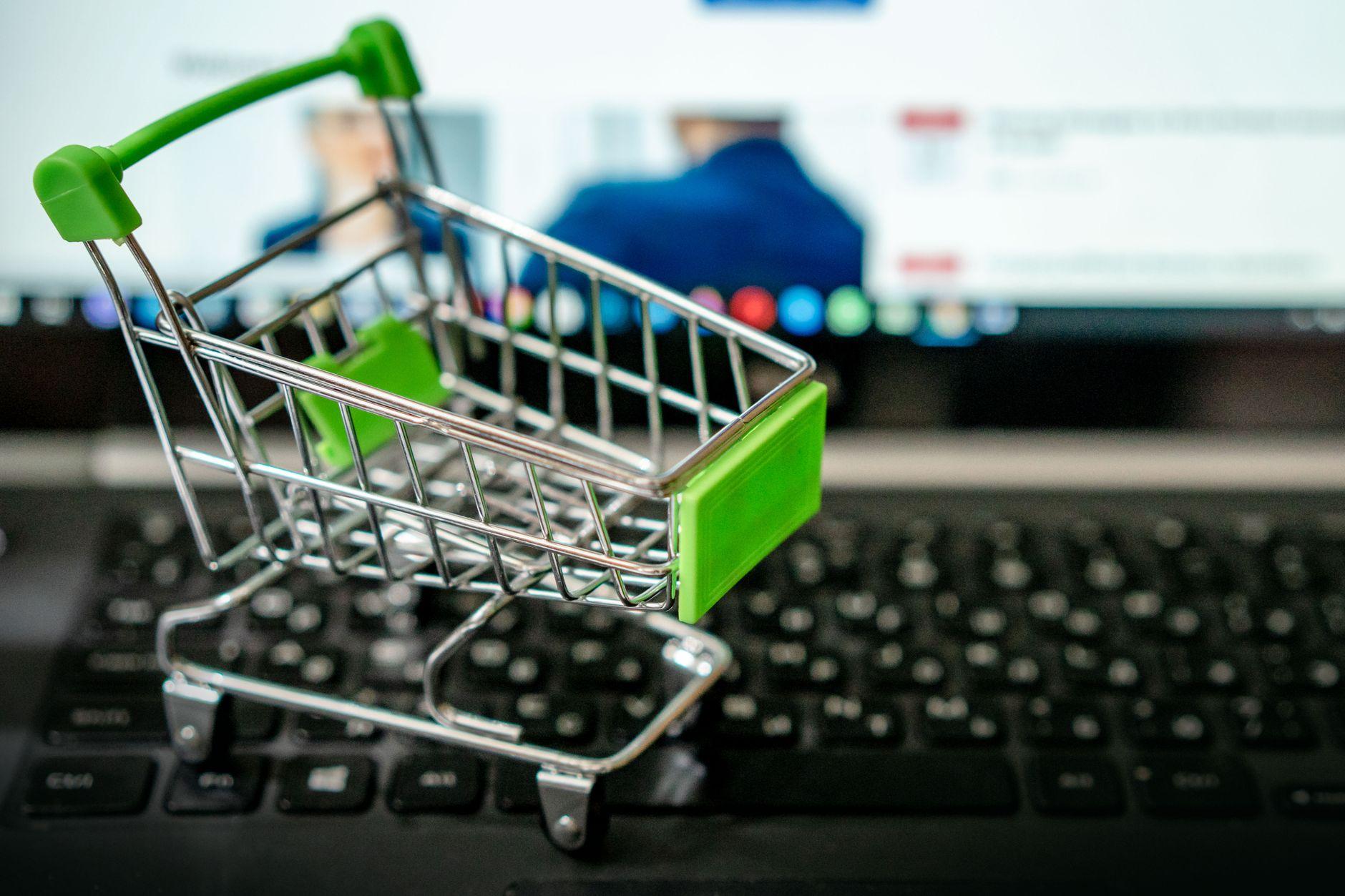 ECサイト多言語化の費用｜商品説明翻訳の料金相場と発注のコツ