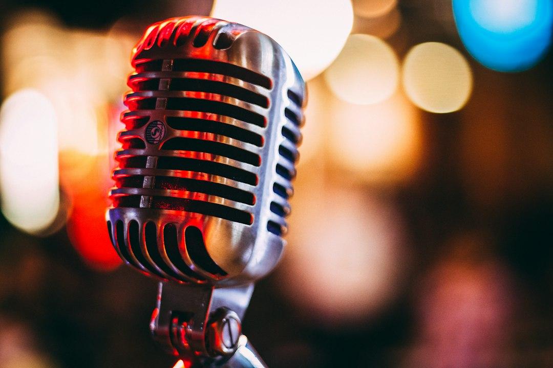司会業を副業にするには、結婚式やイベントで仕事を受けるまでの流れ