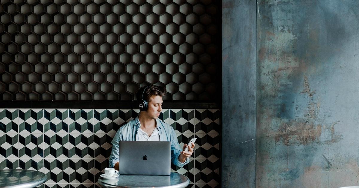 外注戦略の立て方｜内製vs外注の判断基準【2026年版】