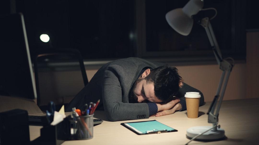 本業がある人が業務支援を受ける前に確認する副業規定と申告