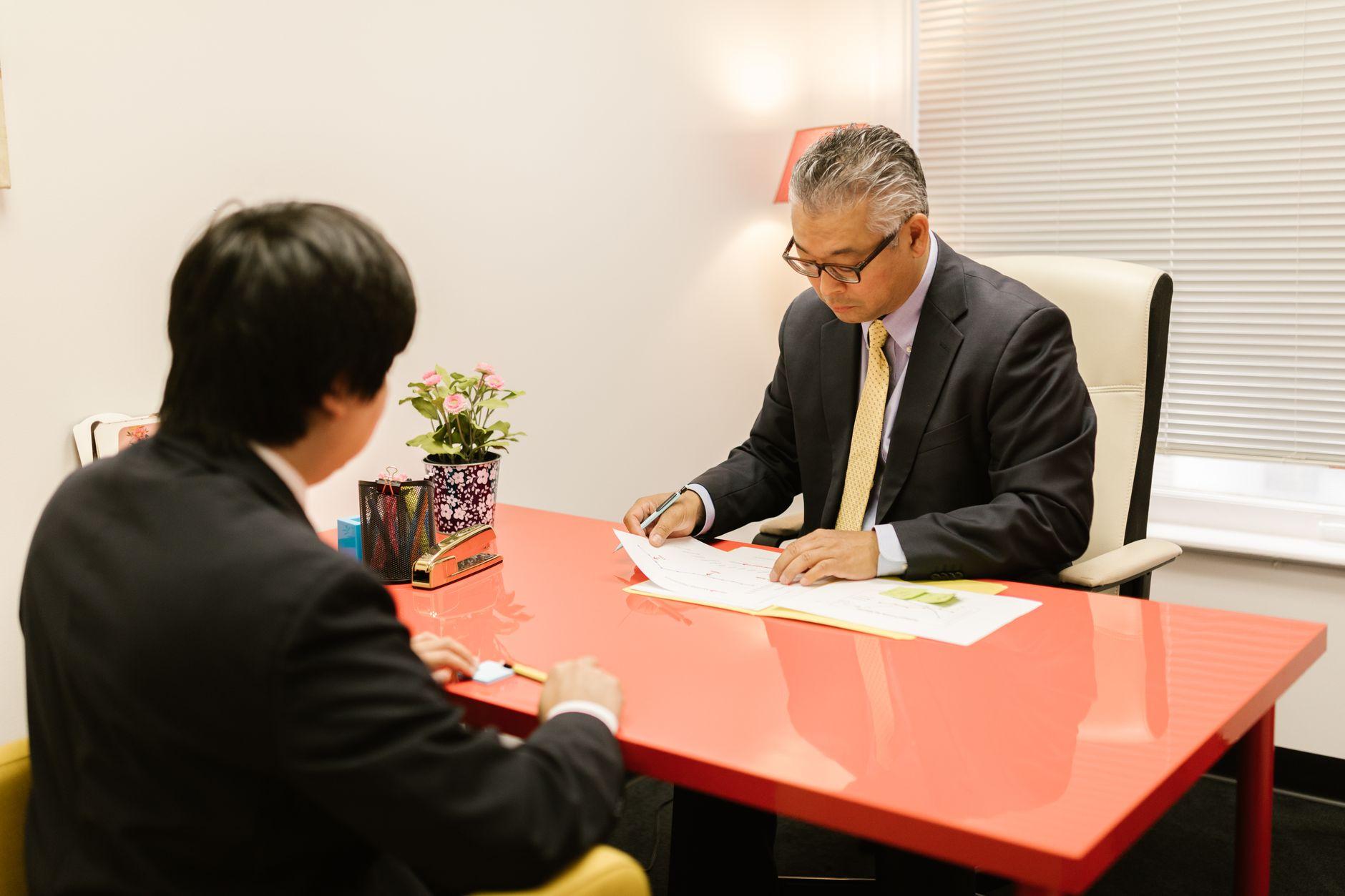 健康経営アドバイザーで顧問契約を取る方法2026｜認定取得から月額顧問料の相場まで