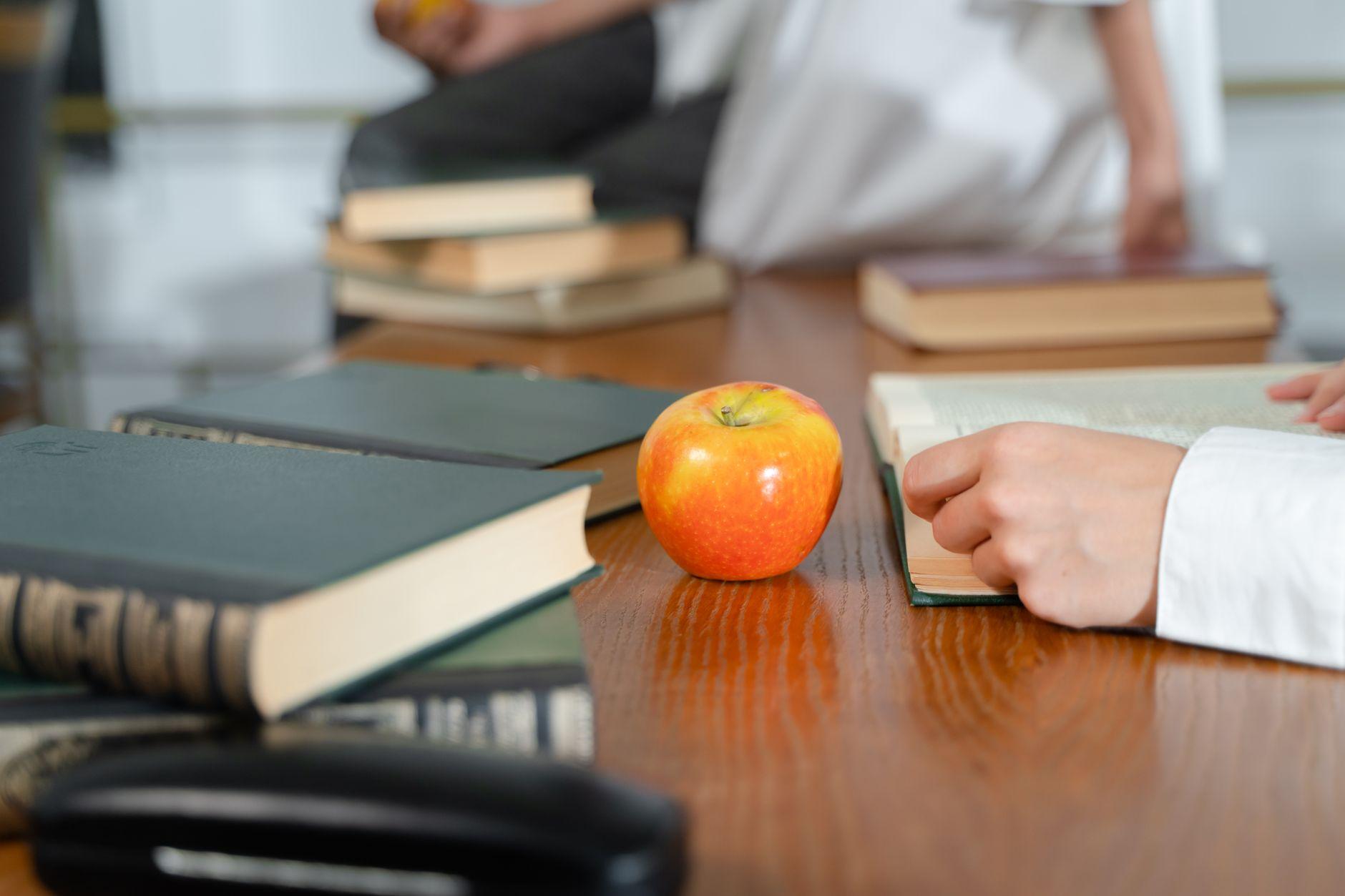 速読 オンライン講師 副業 2026｜在宅で速読を教える始め方と料金の目安