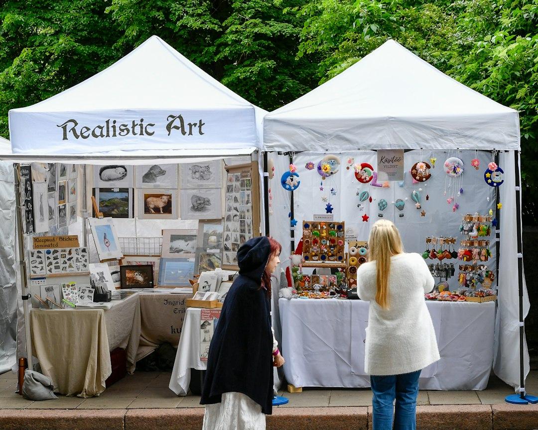 イラストレーターが原画を販売する方法と、展示即売や通販の売り場の選び方
