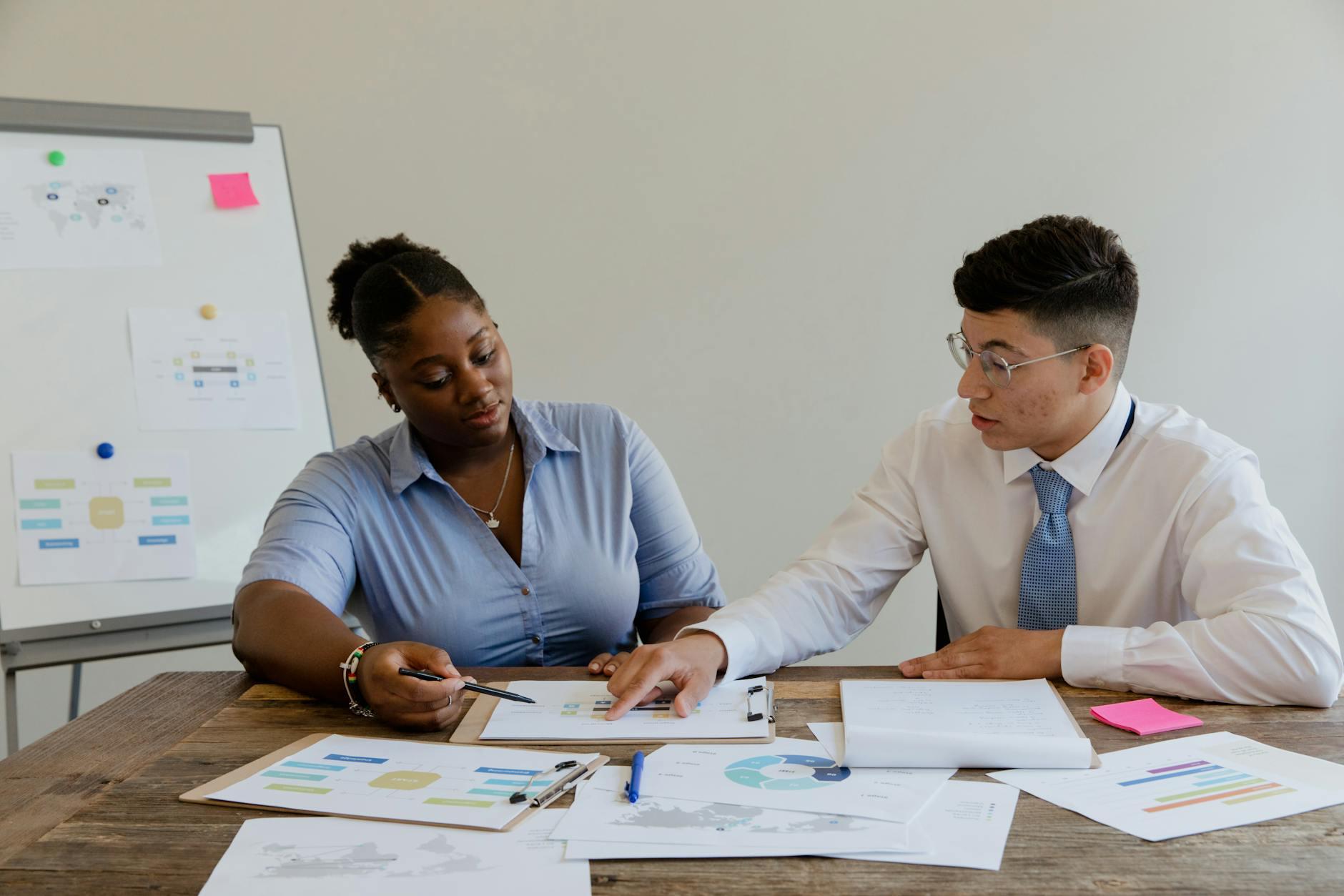 ITストラテジストからITコンサルタントへの転身ガイド｜年収と仕事内容の変化【2026年版】