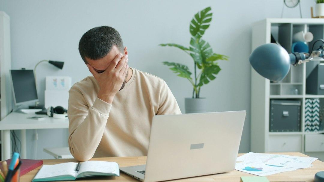 仕事の引き継ぎが理解できないときに、前任者へ確かめることと資料の読み方