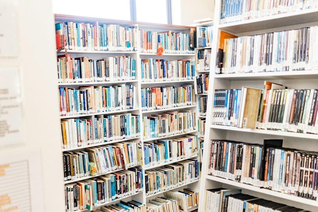 図書館の短期バイトはいつ募集されるか｜仕事の中身と応募の探し方