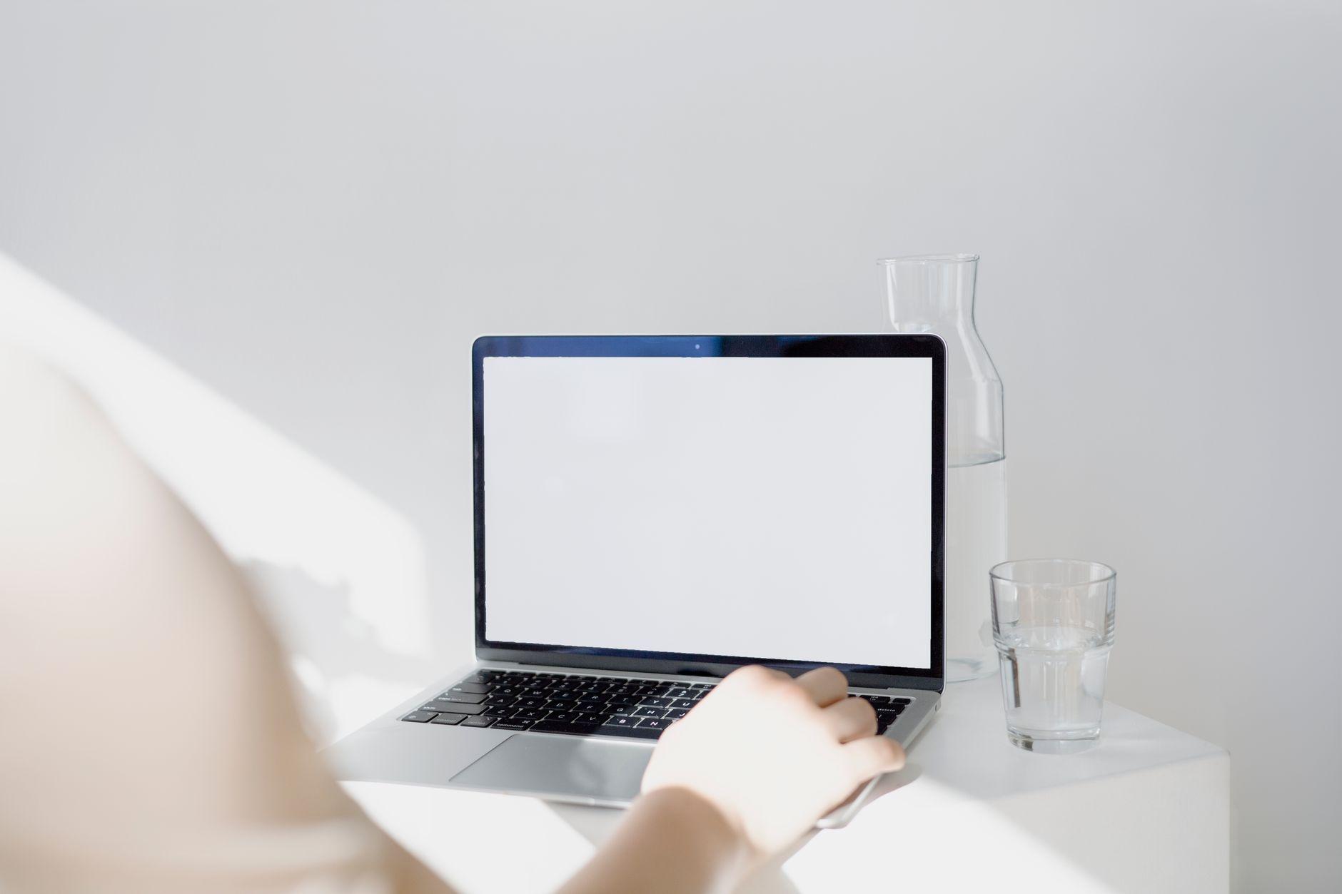Macのメニューバーを非表示にする設定と、アイコンを隠して整理する方法