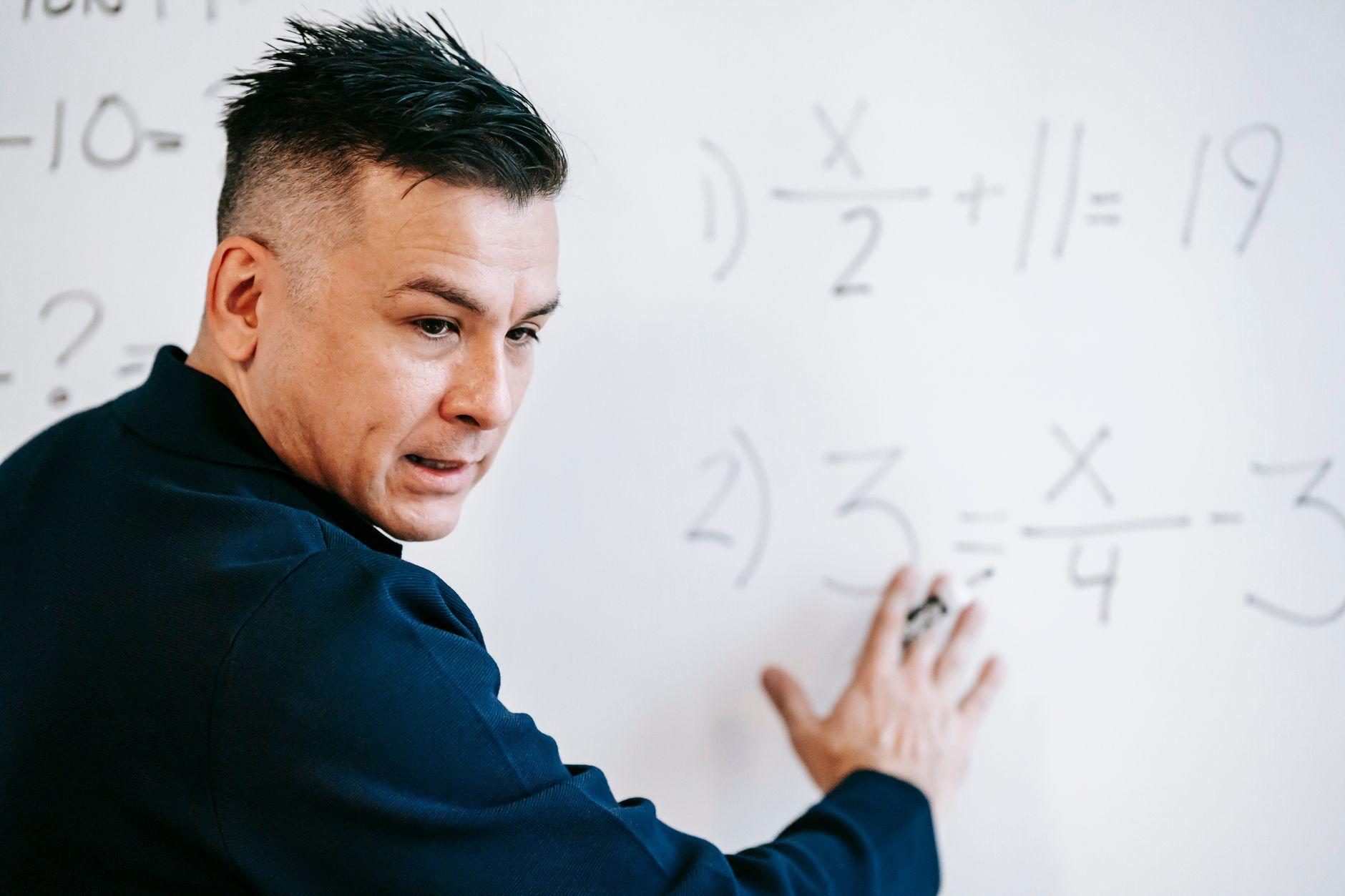 数学オンライン講師 AI問題生成 ツール 比較 副業 2026｜数学の演習問題をAI生成し授業を時短