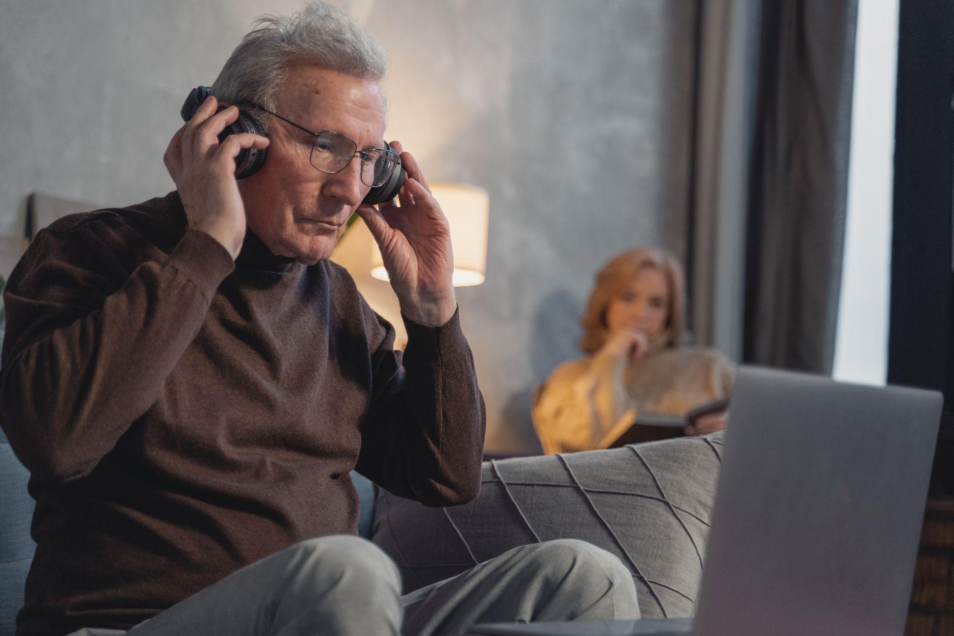 50代60代からMV制作を始める人が、若手と競わずに済む役回り
