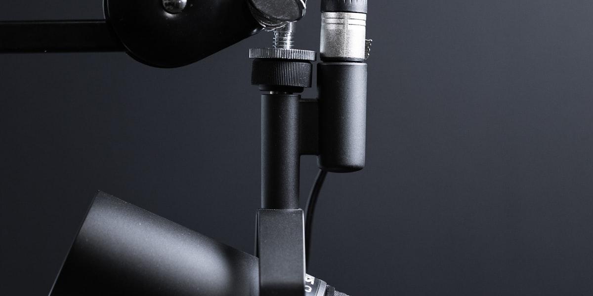 ナレーションの副業の始め方｜未経験から在宅で稼ぐ方法を解説【2026年版】