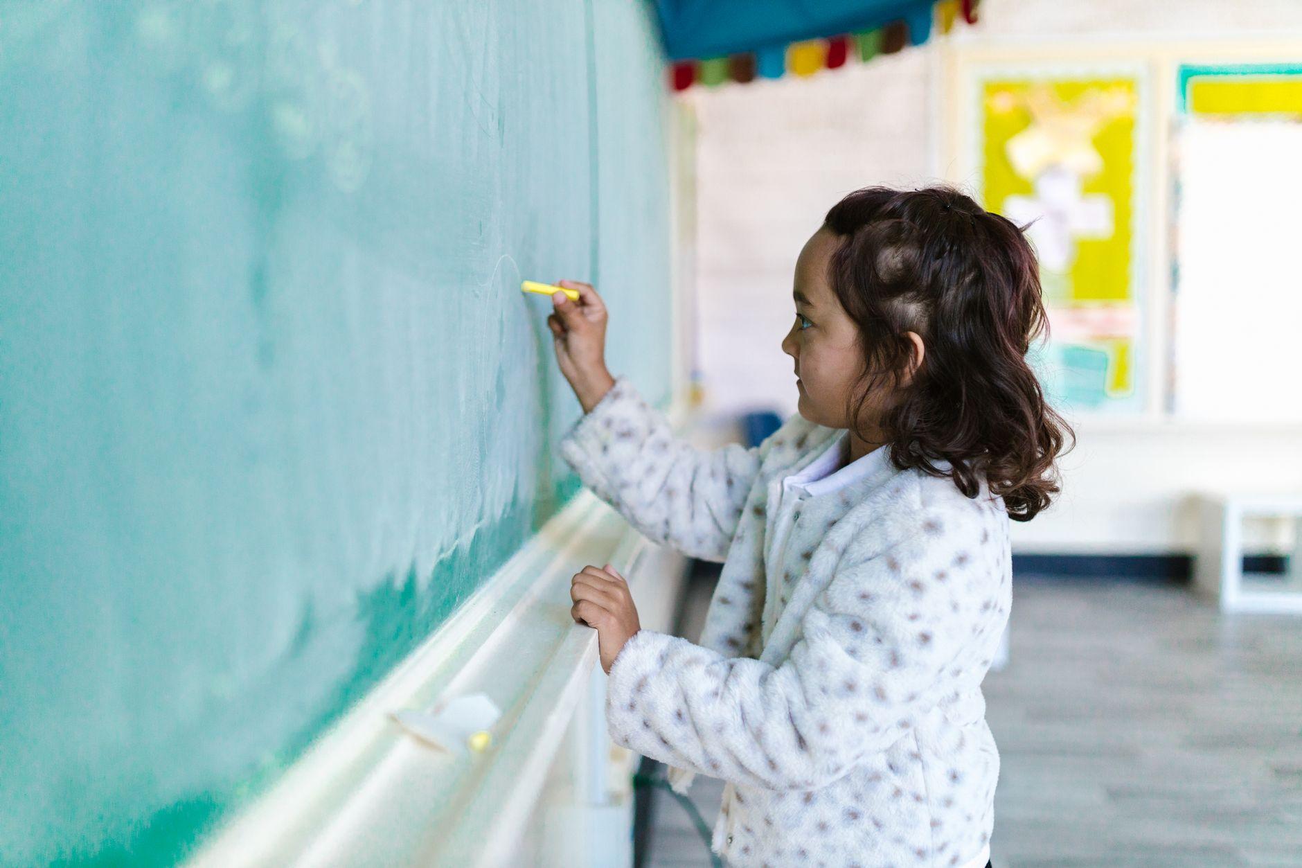 幼稚園教諭の職場をどう選ぶか｜規模と体制で変わる働き方