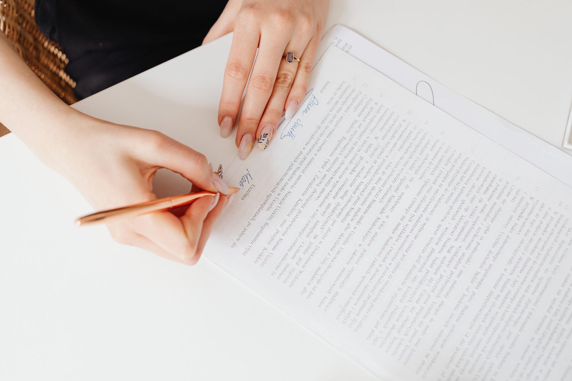 個人に外注するときの契約書の作り方｜トラブルを避ける最低限の取り決め 2026