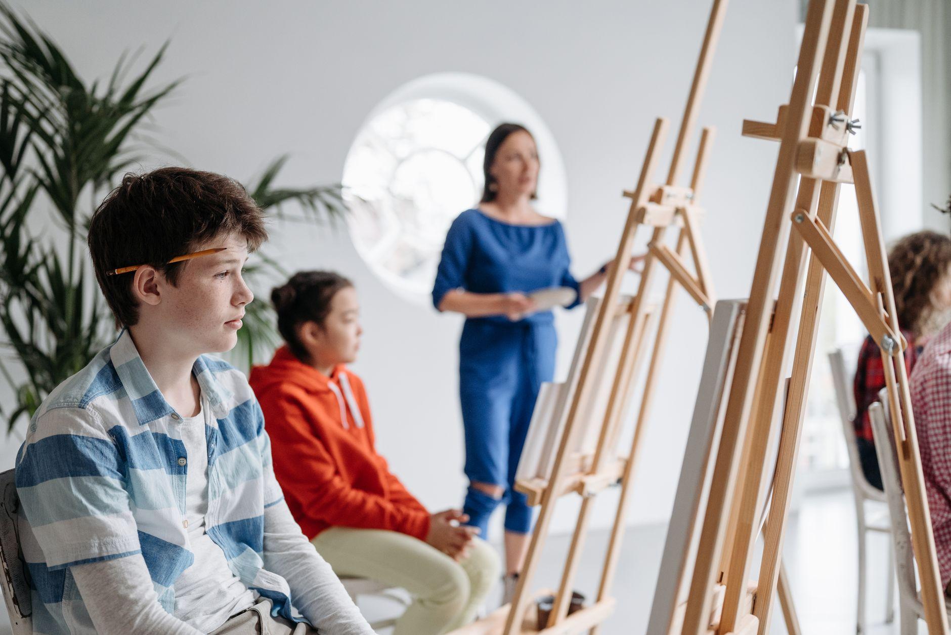絵画教室講師 AI下絵生成 教材ツール 比較 副業 2026｜絵画教材の下絵をAIで作り指導を充実
