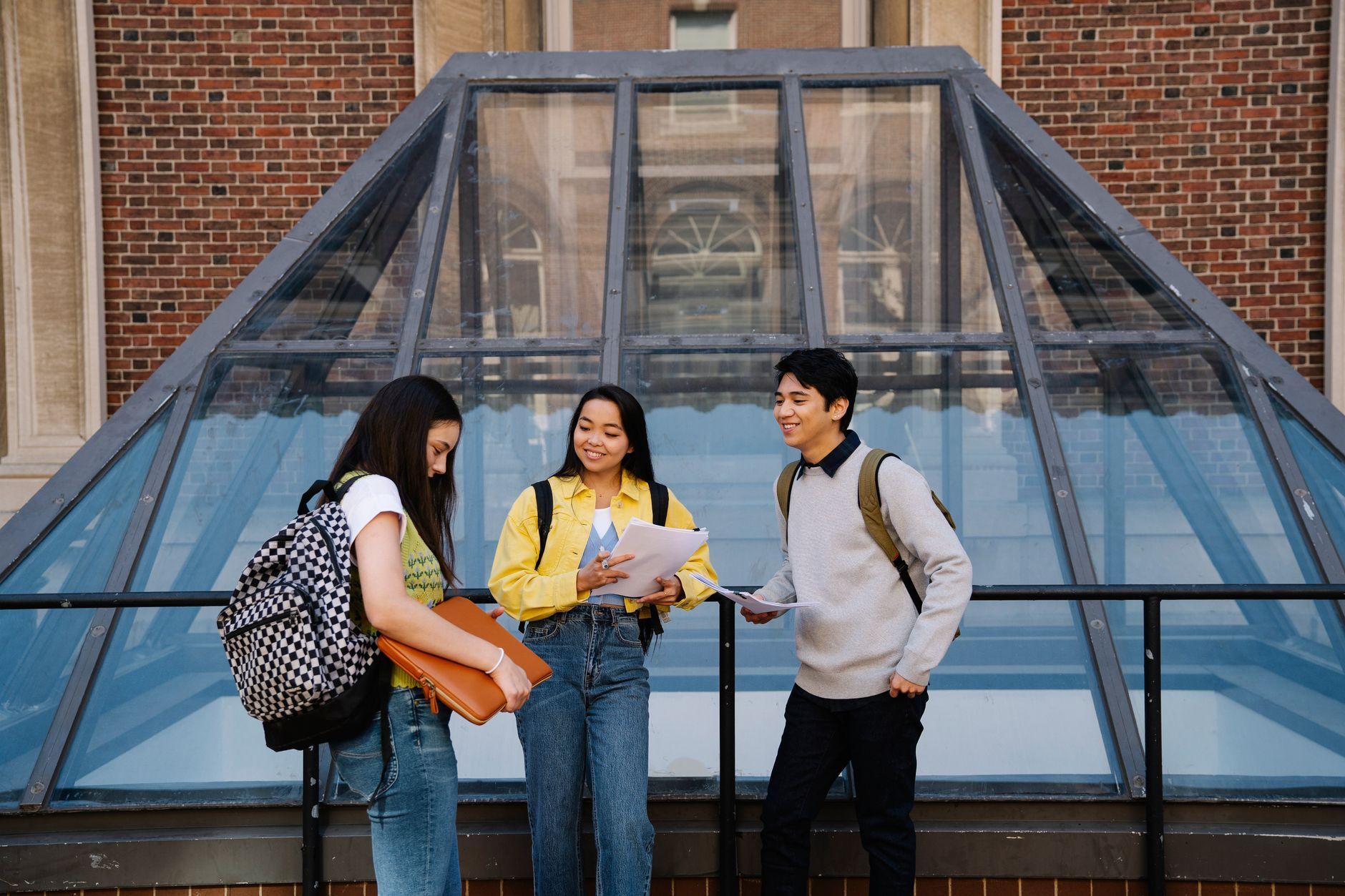 大学生がプロンプト設計を学業と並行するなら、納期の短い案件から選ぶ
