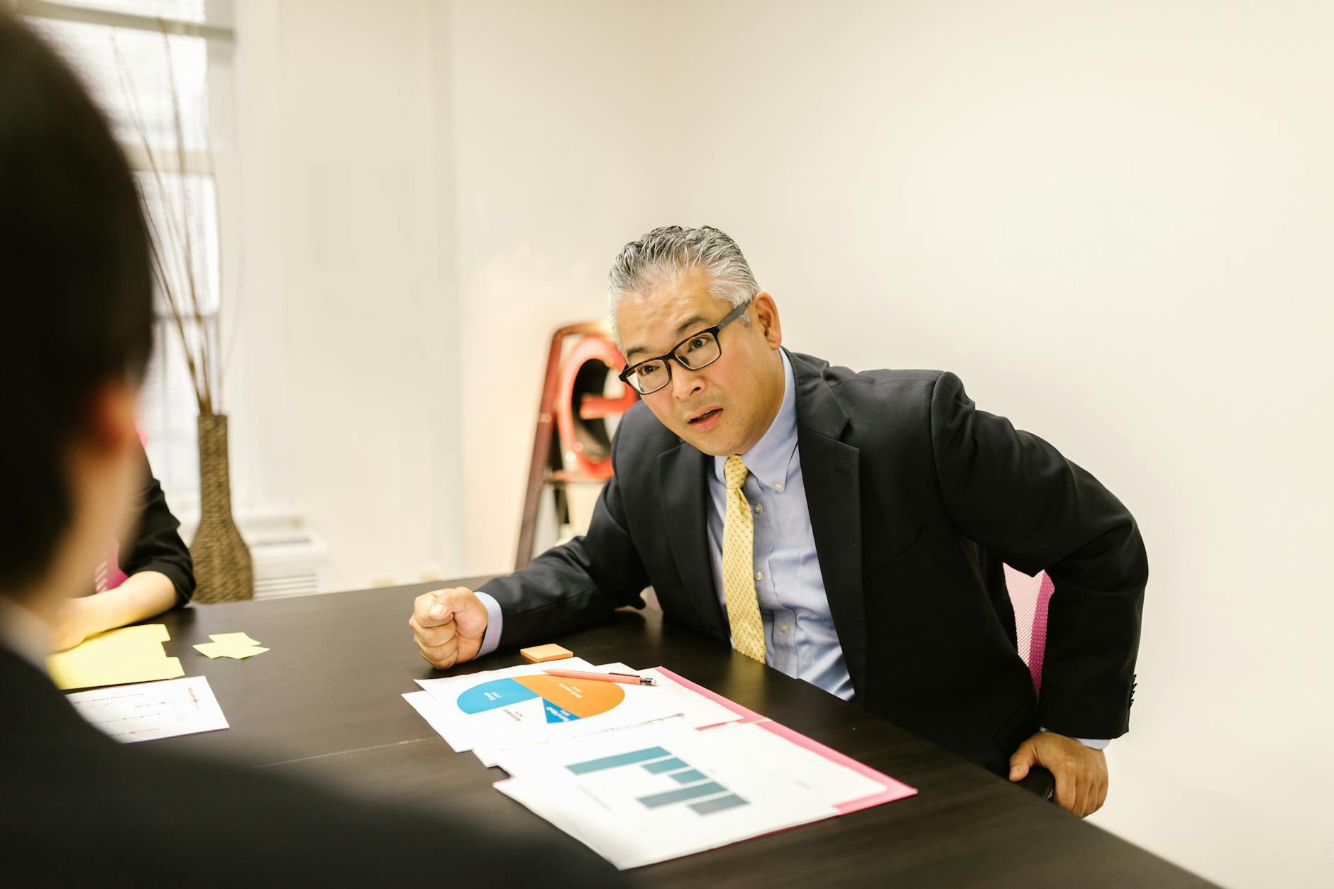 義肢装具士 副業 2026｜装具の専門知識を講師や監修で活かす始め方と料金