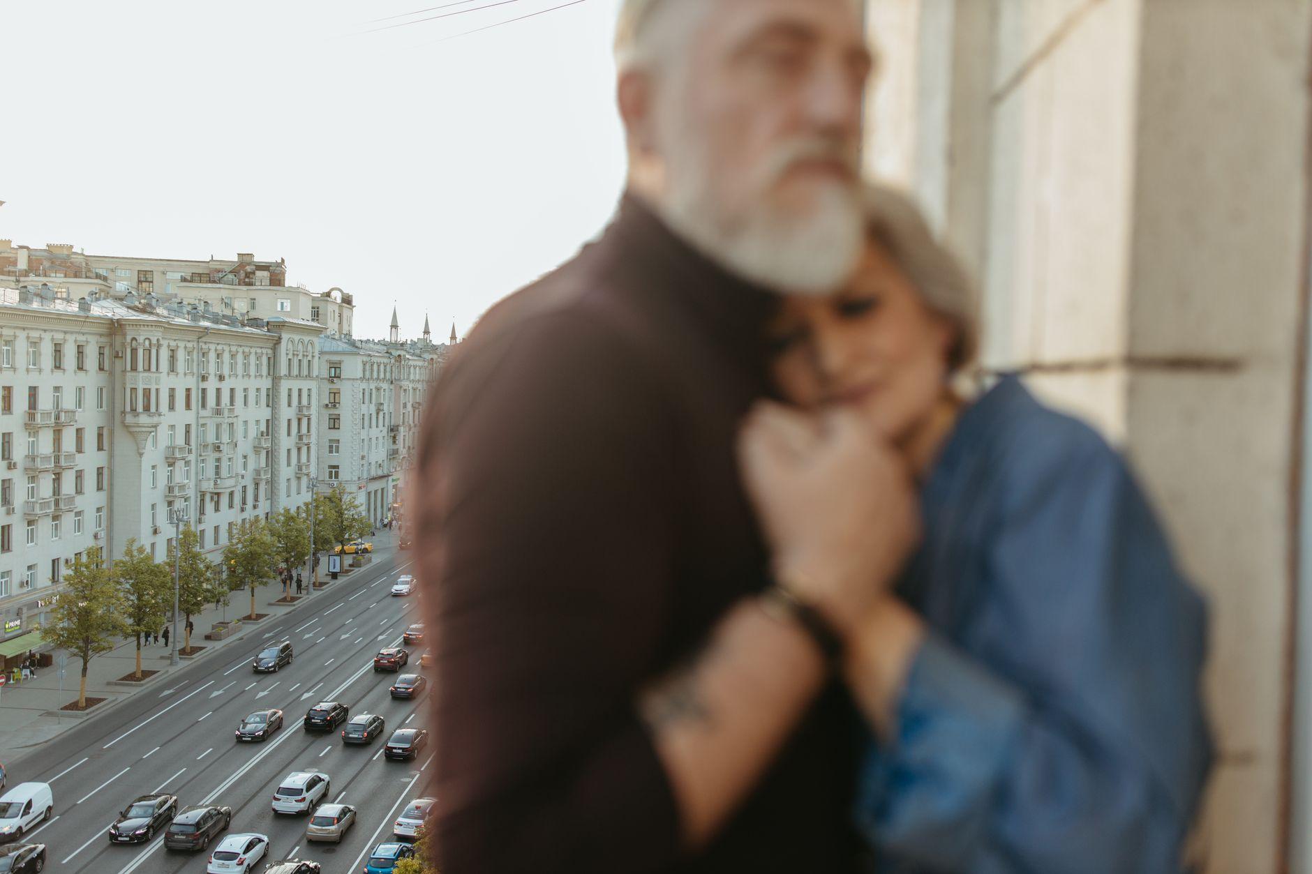 シニア夫婦で住み込みの管理人として働くには｜求人の探し方と向き不向き