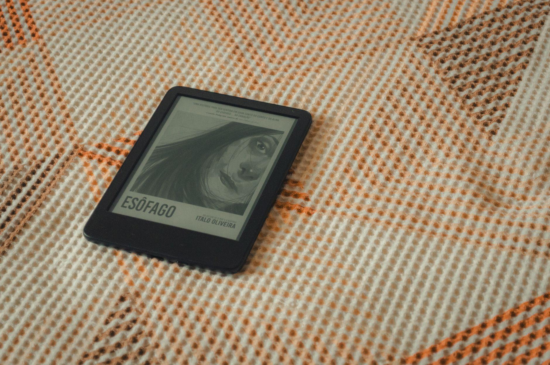 在宅で電子書籍の表紙デザインを続けるなら修正回数を先に決める