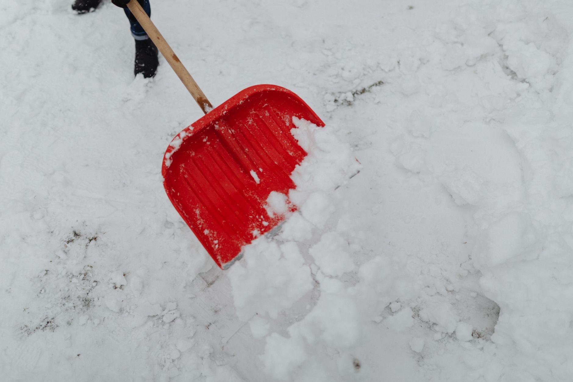 雪かきのアルバイトはどこで募集しているか｜仕事の中身と応募前に確かめること
