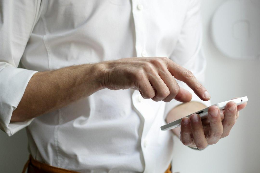 無料のアンケート作成アプリの選び方と、スマホで回答を集めるときの確認点