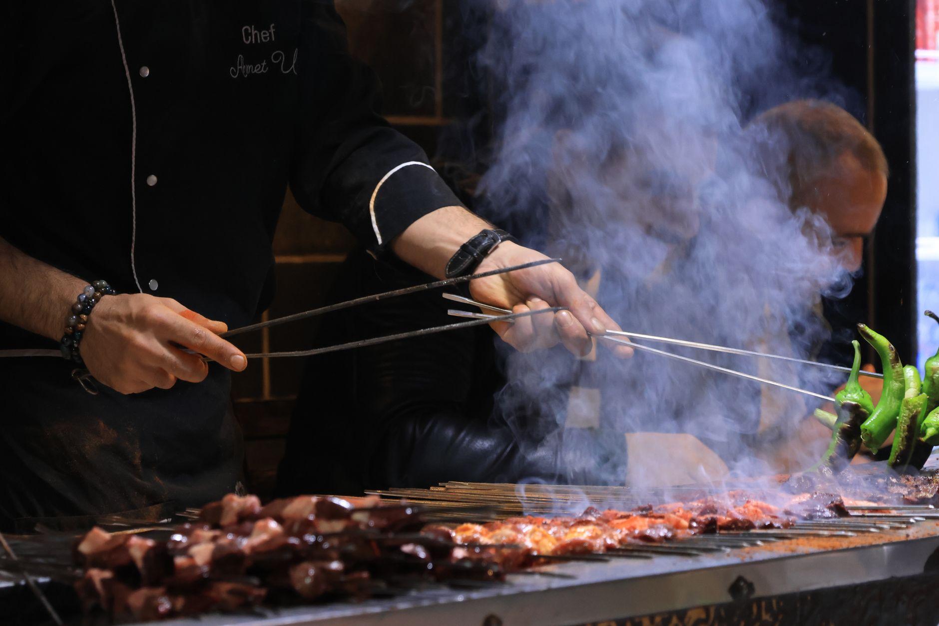 うなぎ職人が焼きの技をAI教材で継承する｜後継者不足への一手 2026