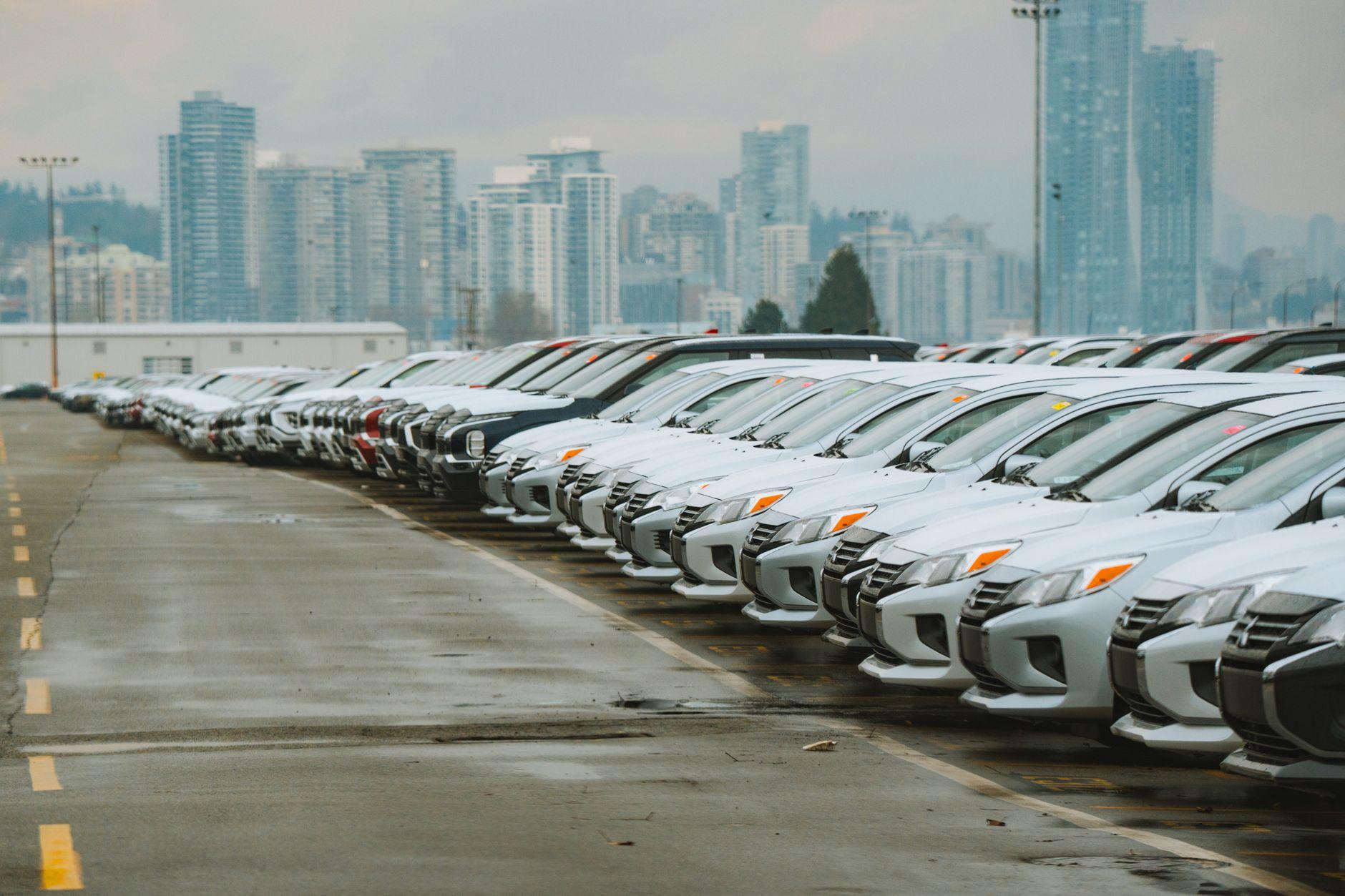 中古車販売 在庫写真 AI加工 代行 副業 稼ぐ 2026｜中古車店の在庫写真をAIで背景処理する画像代行副業