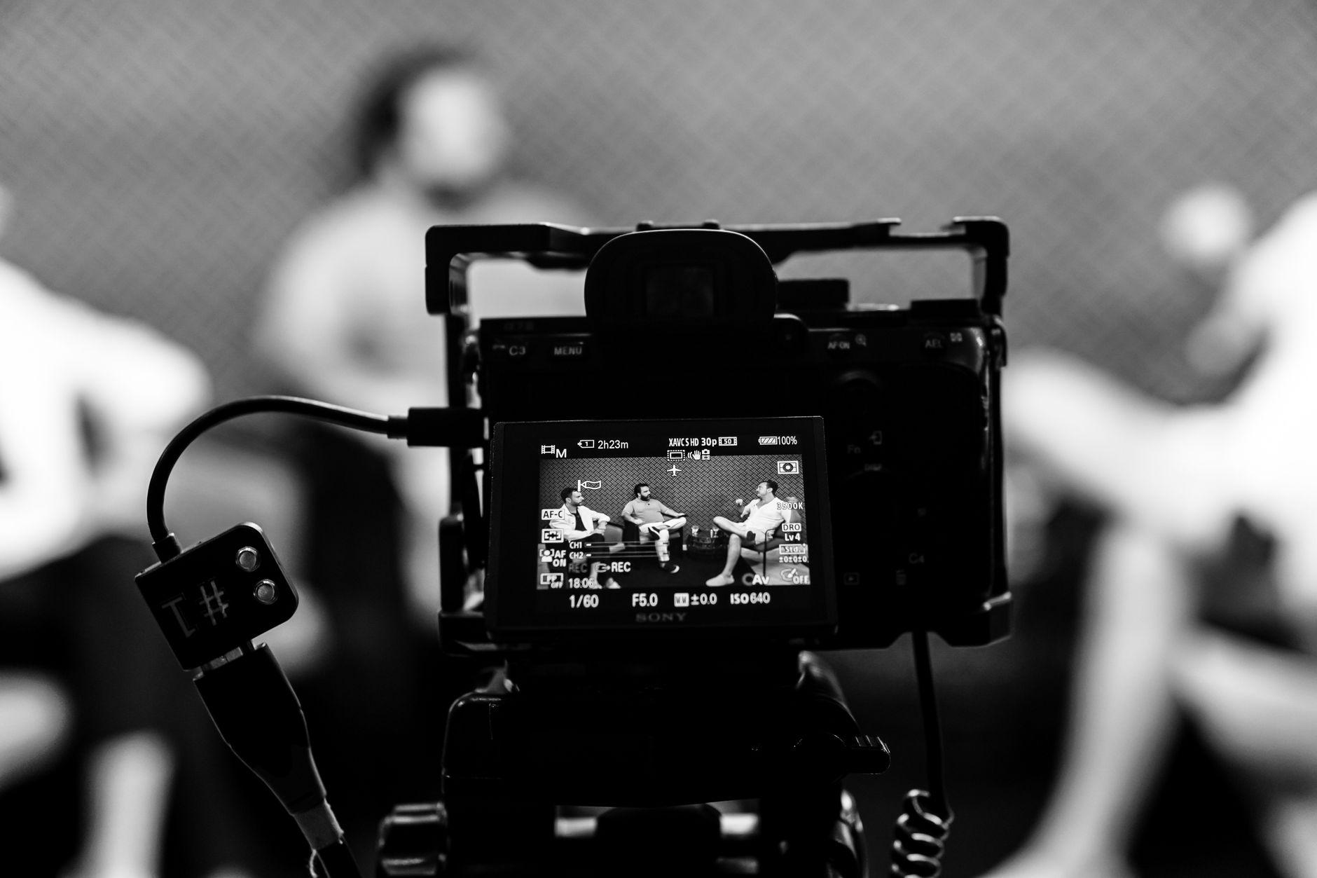 動画編集を個人に外注する前に確認すること｜フリーランス新法で発注者が守る明示義務 2026