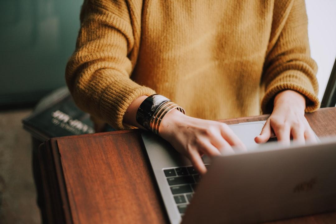 Webライティングの初案件が取りやすい応募先はどこか