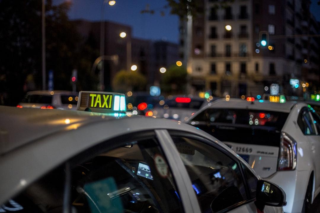 タクシー運転手がAIで需要の波を読んで流す|売上を上げる走り方 2026