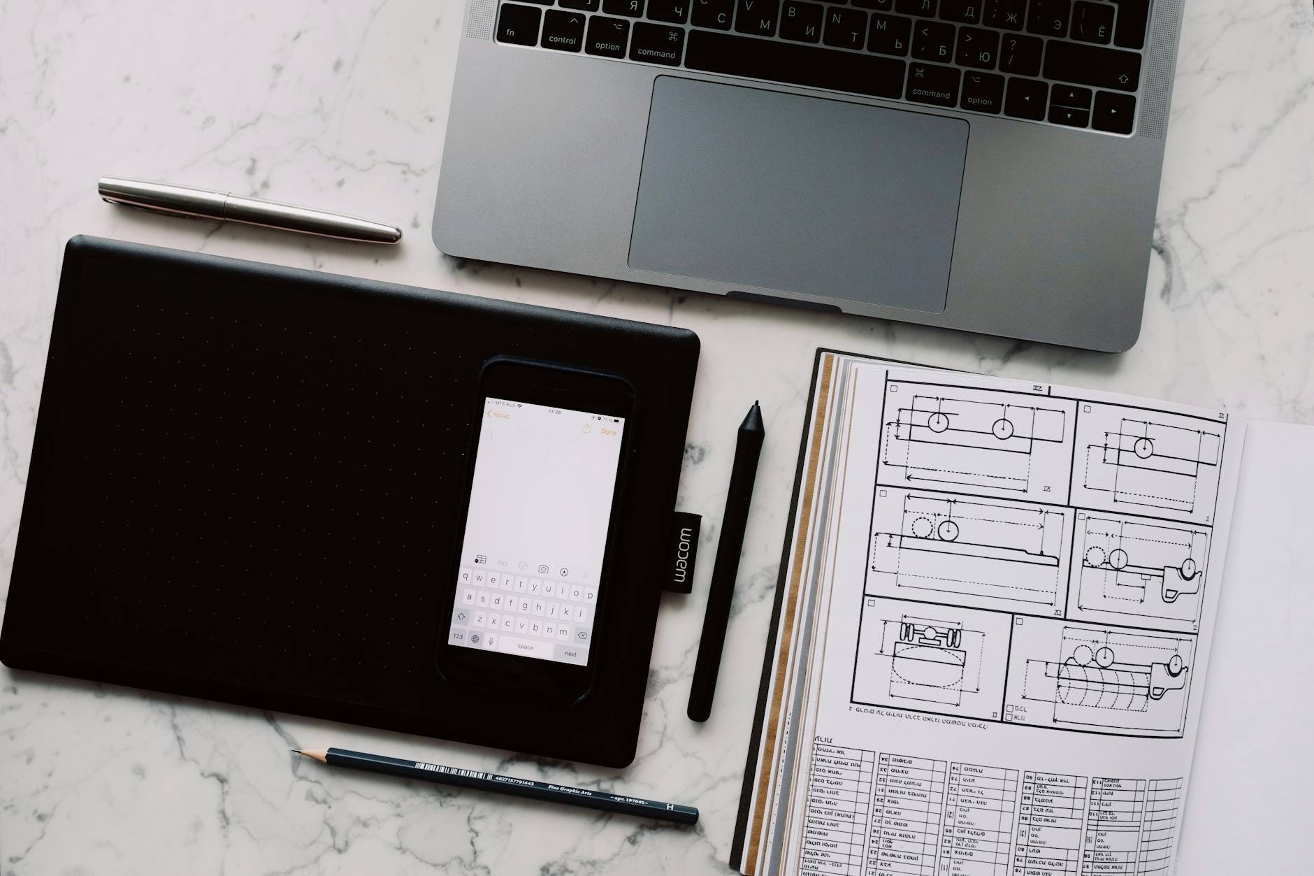 経費精算アプリ比較2026|楽楽精算・マネーフォワード・freeeの特徴と選び方