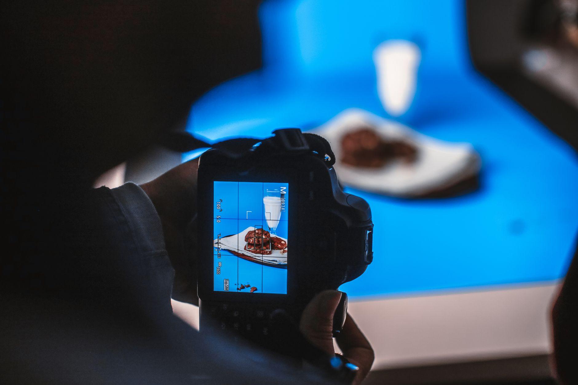 料理写真家 AI画像補正 比較 おすすめ 副業 2026|料理写真の補正をAIで時短し納品を増やす