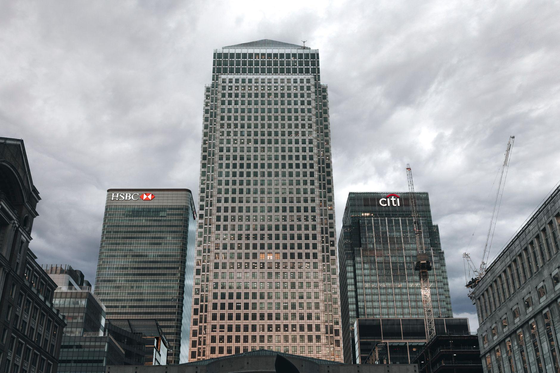 八十二長野銀行の情報漏洩|法人取引先の情報と取引先と利用者への影響 2026