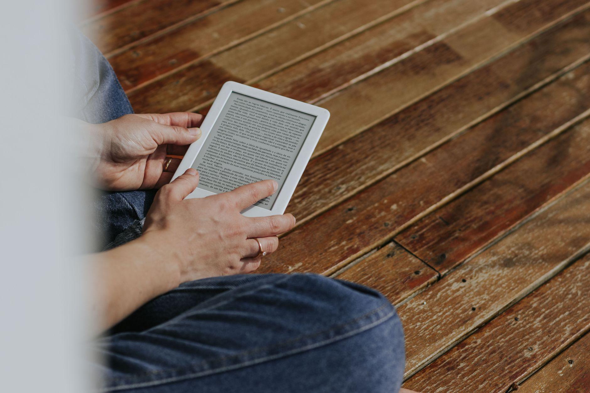 Kindle出版の編集・校正を外注する進め方|印税分配をしてよいか 2026