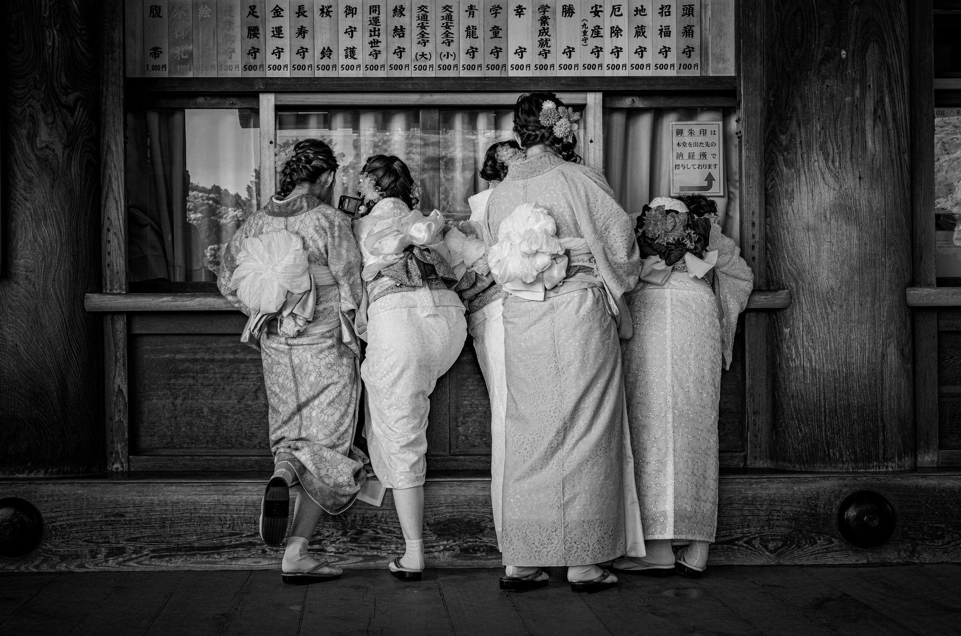 古着の採寸・撮影代行の在宅副業 2026|フリマ出品用の写真と寸法を整える実務と単価相場