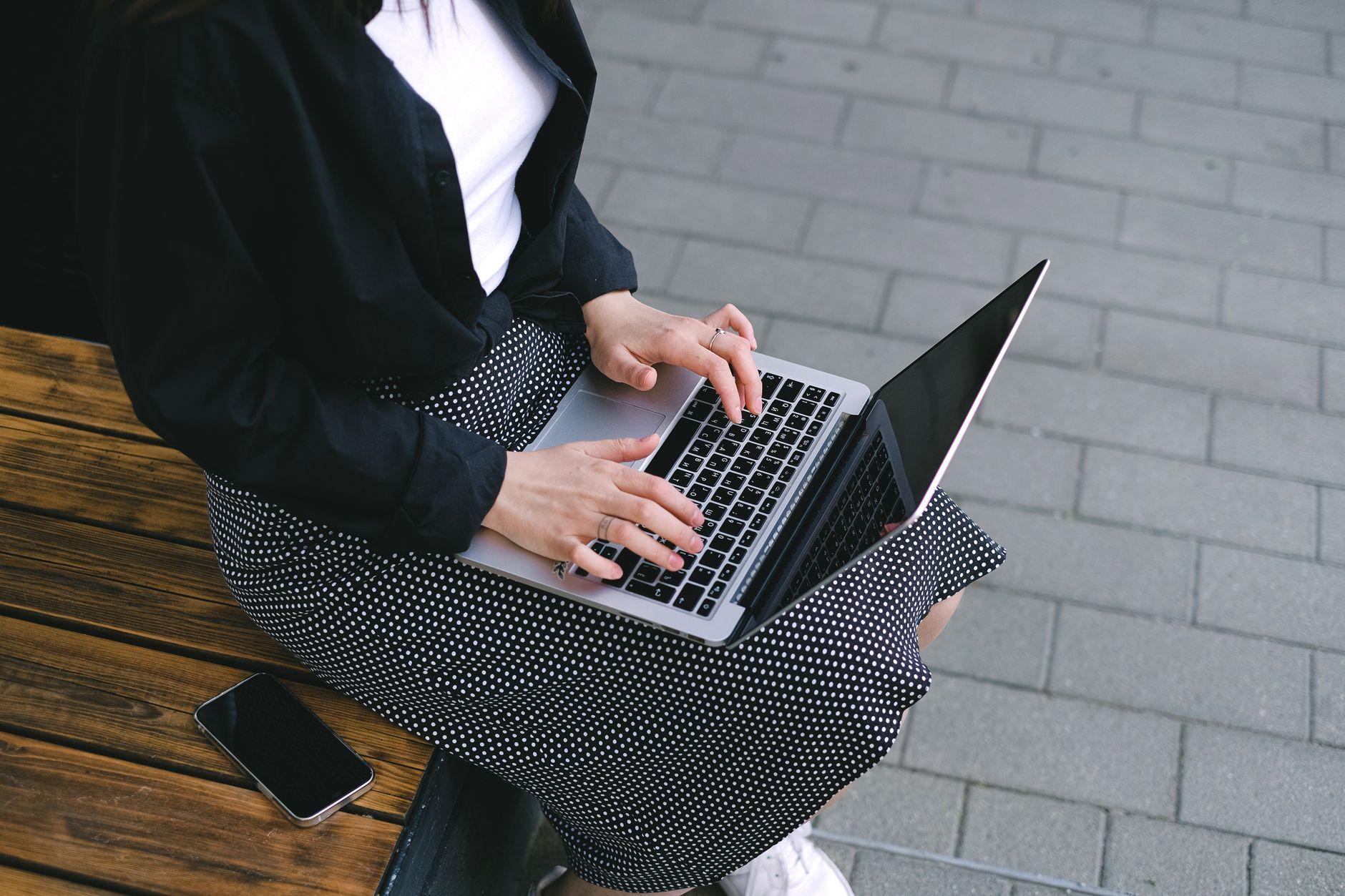 埼玉でweb制作会社を探すなら|料金の内訳と個人フリーランスとの使い分け 2026
